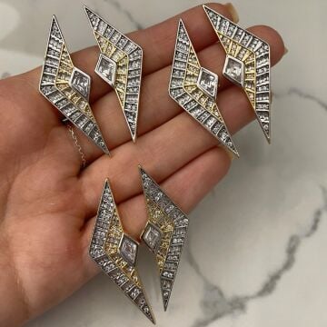 İthal İki Renkli Taşlı Tasarım Üçgen Küpe