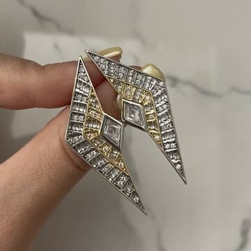 İthal İki Renkli Taşlı Tasarım Üçgen Küpe