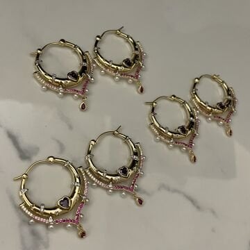 İthal İnci Ve Taş Detaylı Kalpli Tasarım Halka Küpe