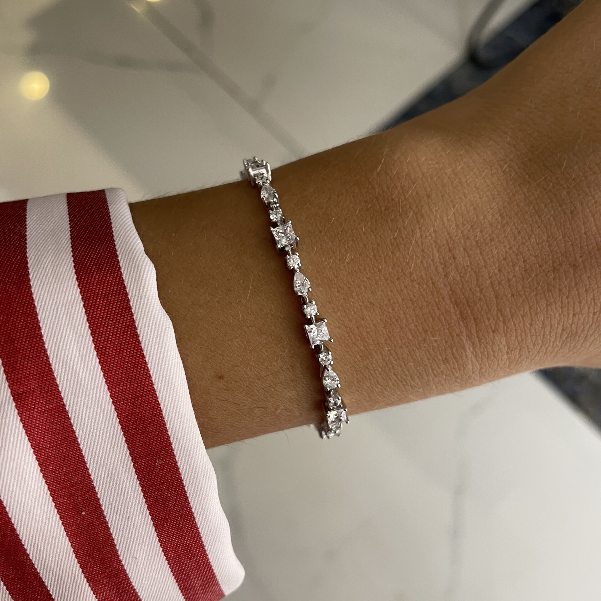 925 Ayar Gümüş Damla Taşlı Pırlanta Modeli Su Yolu Bileklik