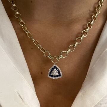 İthal Renkli Taşlı Üçgen Tasarımlı Kolye Coline