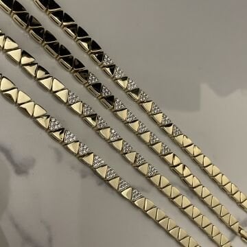 İthal Taşlı Üçgen Tasarımlı Bileklik Alina