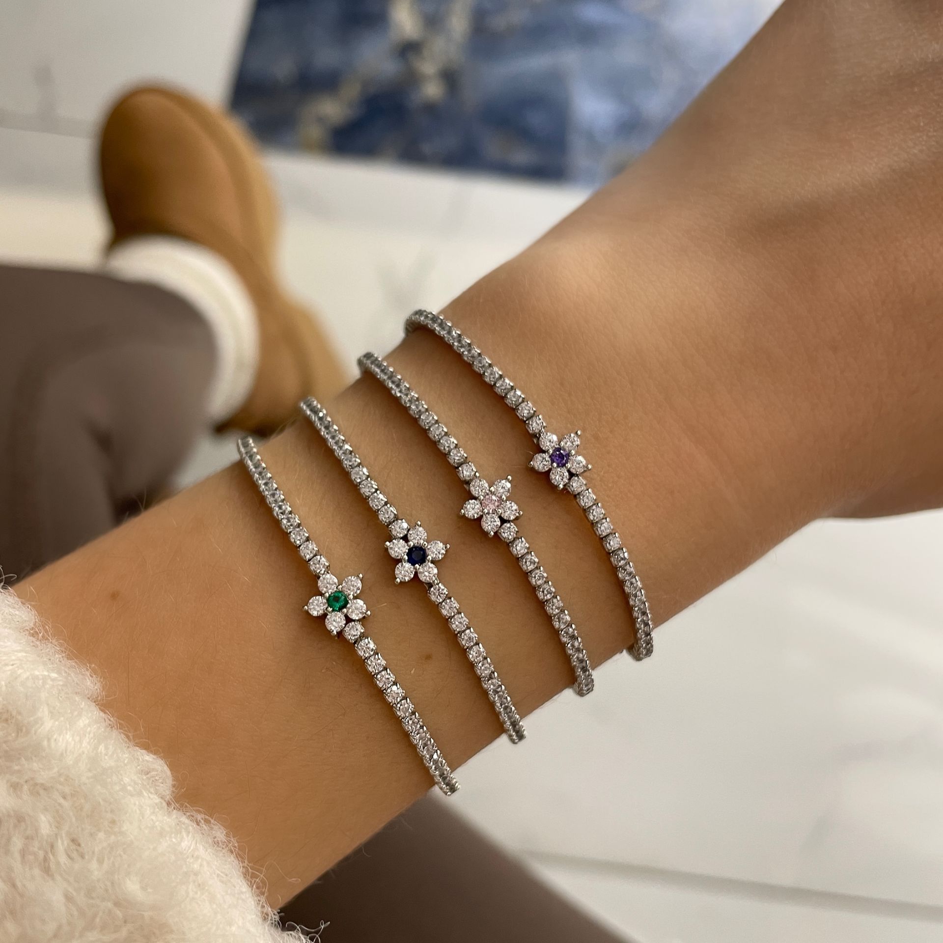 925 Ayar Gümüş İthal Çiçek Motifli Su Yolu Bileklik Lucilla