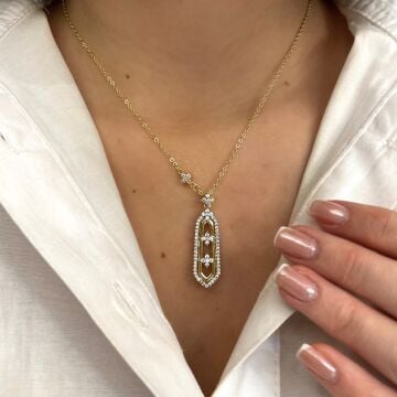 İthal Taşlı Çiçek Detaylı Tasarım Kolye Brilla