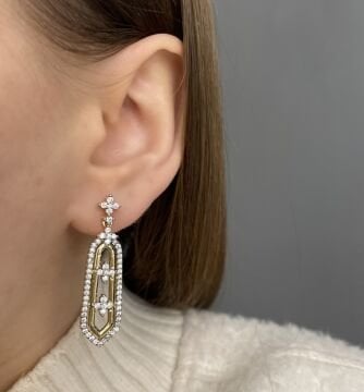 İthal Taşlı Çiçek Detaylı Tasarım Küpe Brilla