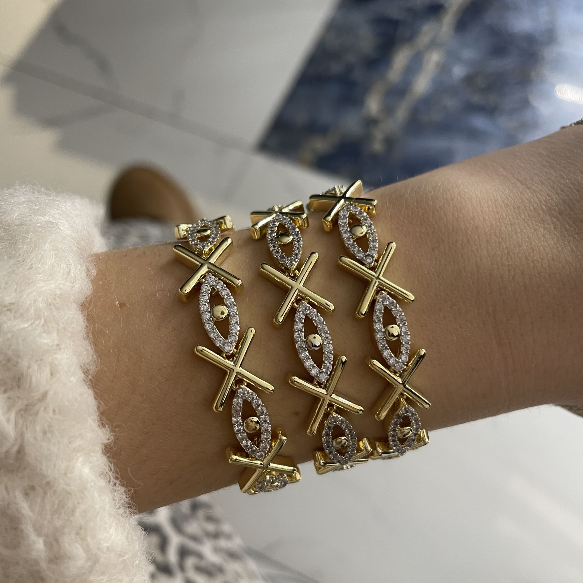 İthal İki Renkli Taşlı Tasarım Göz Bileklik Delfina