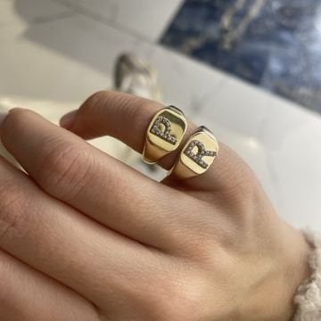 925 Ayar Gümüş Taşlı Serçe Parmak Harf Yüzük Vera