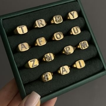 925 Ayar Gümüş Taşlı Serçe Parmak Harf Yüzük Vera