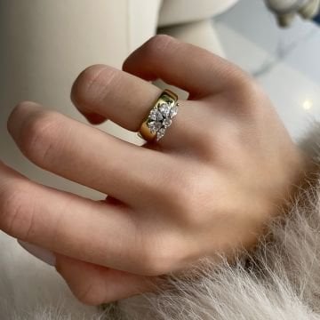 925 Ayar Gümüş İthal Taşlı Çiçek Model Yüzük Liana