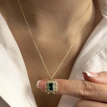 925 Ayar Gümüş İthal Pırlanta Modeli Zümrüt Taşlı Kolye Larissa
