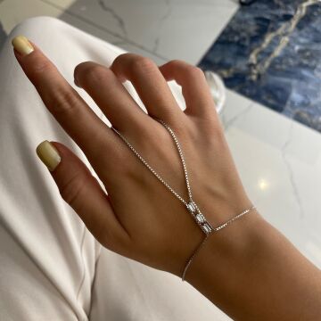 925 Ayar Gümüş İthal Üçlü Sıralı Baget Taşlı Tasarım Şahmeran Jenna