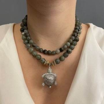 Labrodit Taşlı Doğaltaş Kolye Feliz