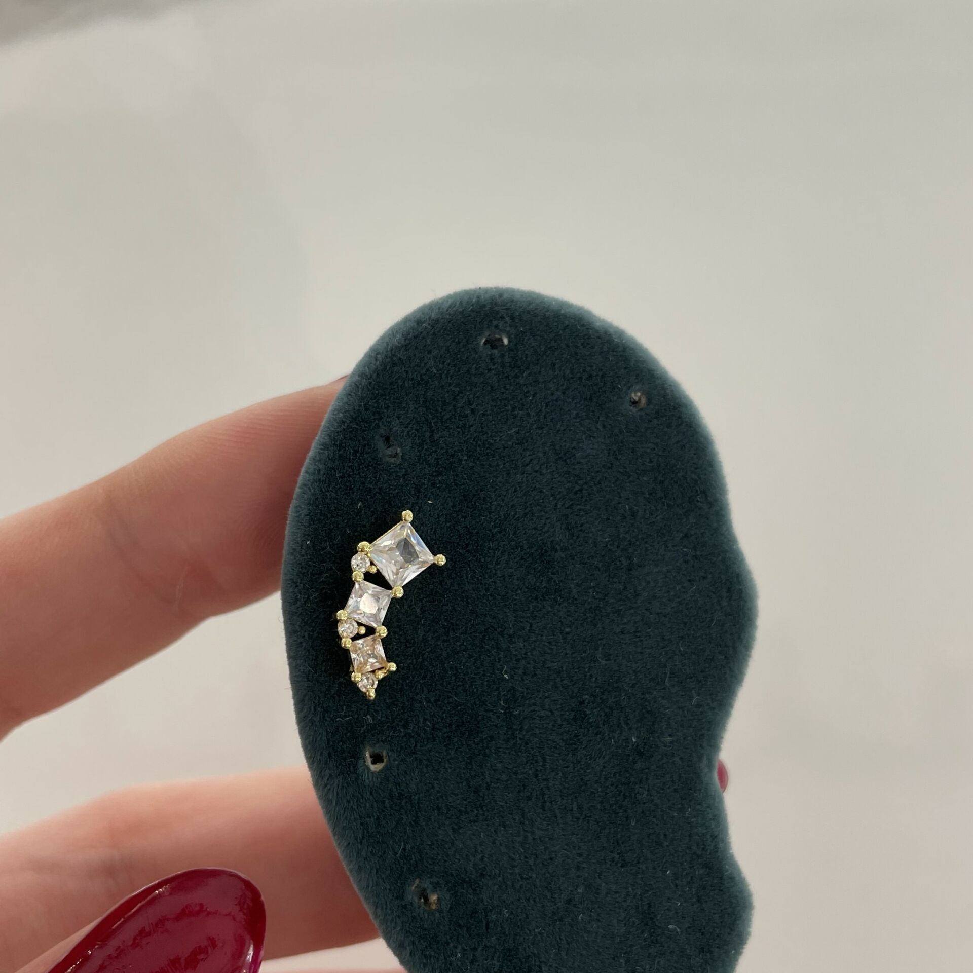 Baget Taşlı Sıralı Piercing Dafne