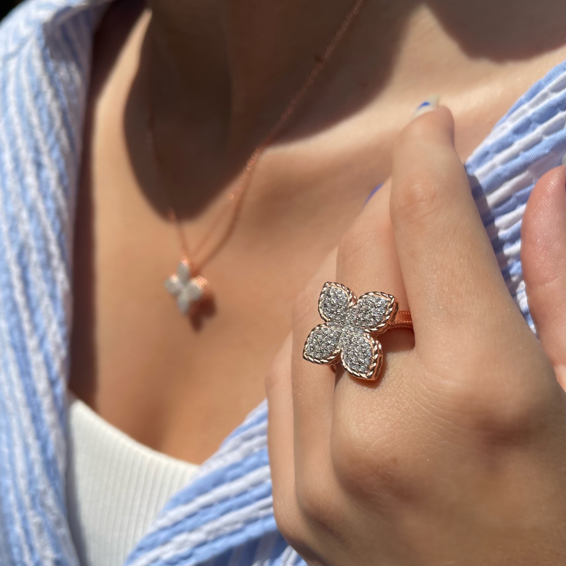 925 Ayar Gümüş Yonca Model Taşlı Yüzük Lois