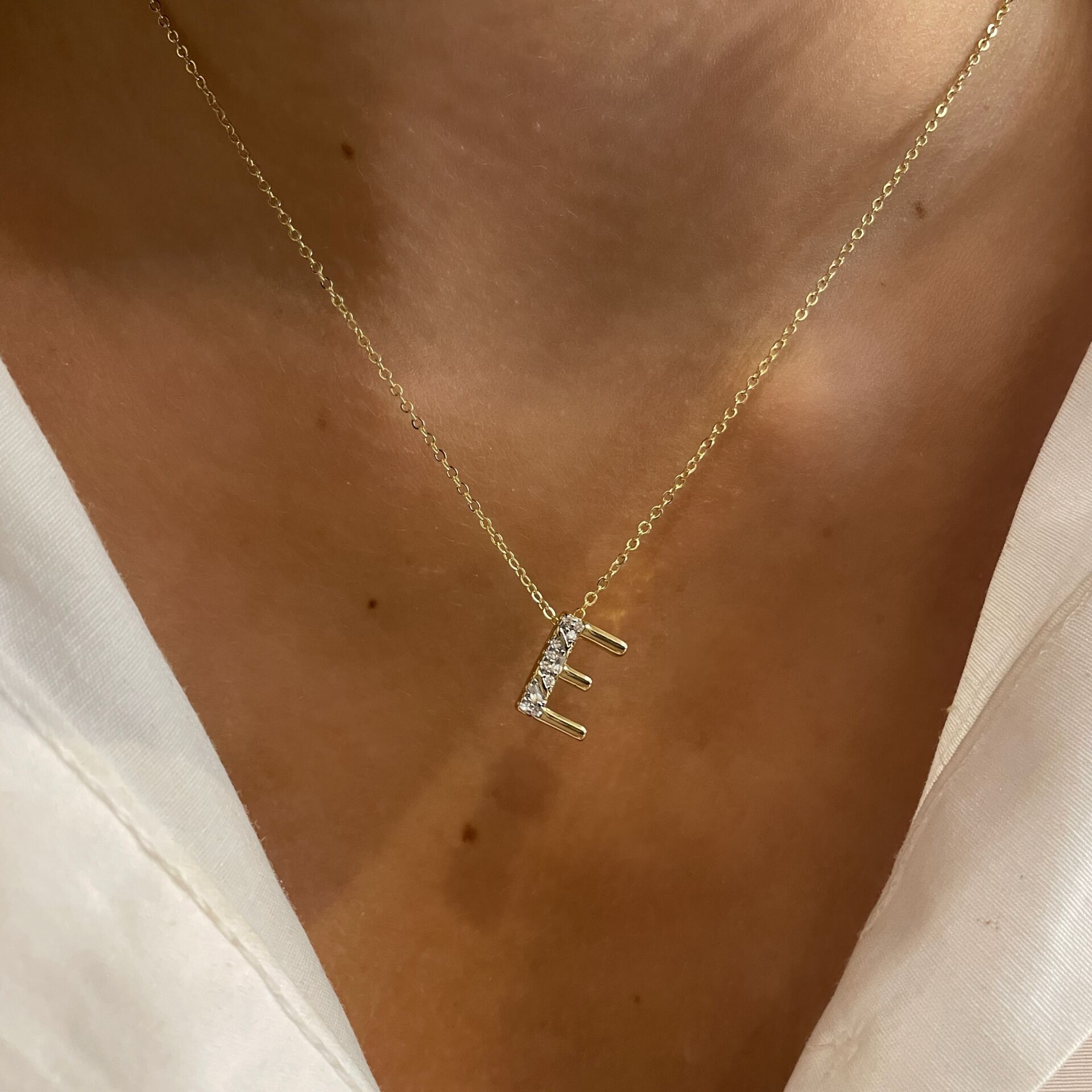 İthal Taşlı Tasarım Harf Kolye Elvara