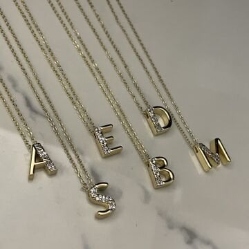 İthal Taşlı Tasarım Harf Kolye Elvara