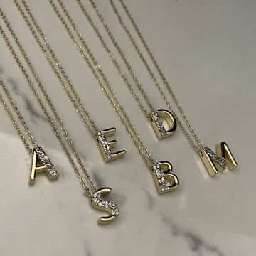 İthal Taşlı Tasarım Harf Kolye Elvara