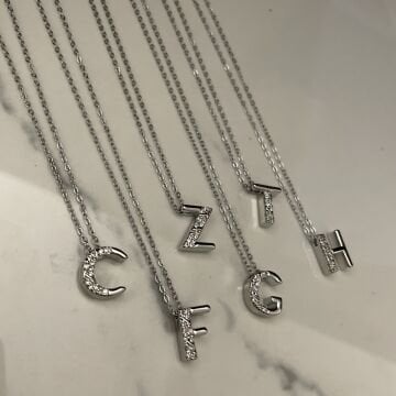 İthal Taşlı Tasarım Harf Kolye Elvara