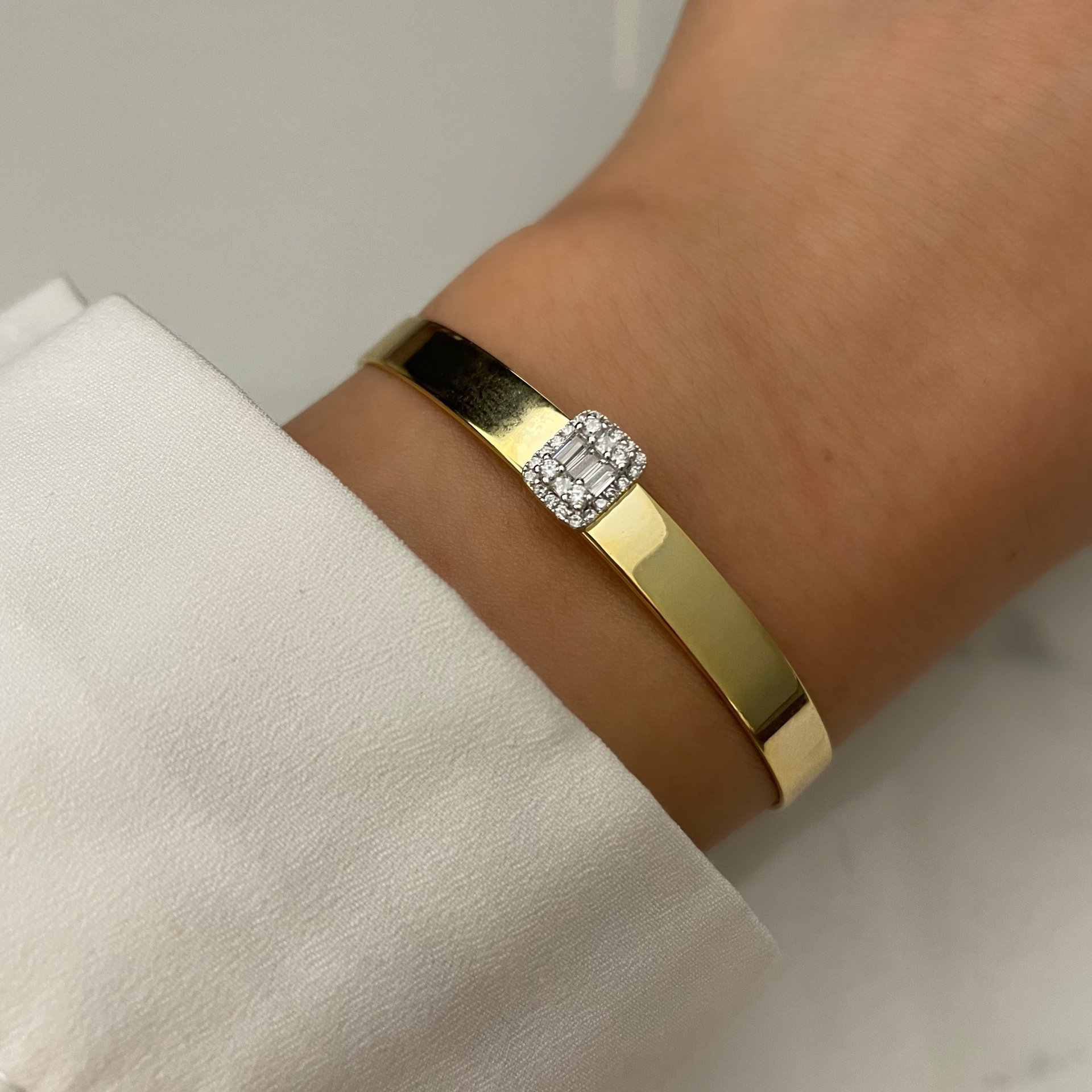 925 Ayar Gümüş Baget Taşlı Kelepçe Bileklik Gorgon