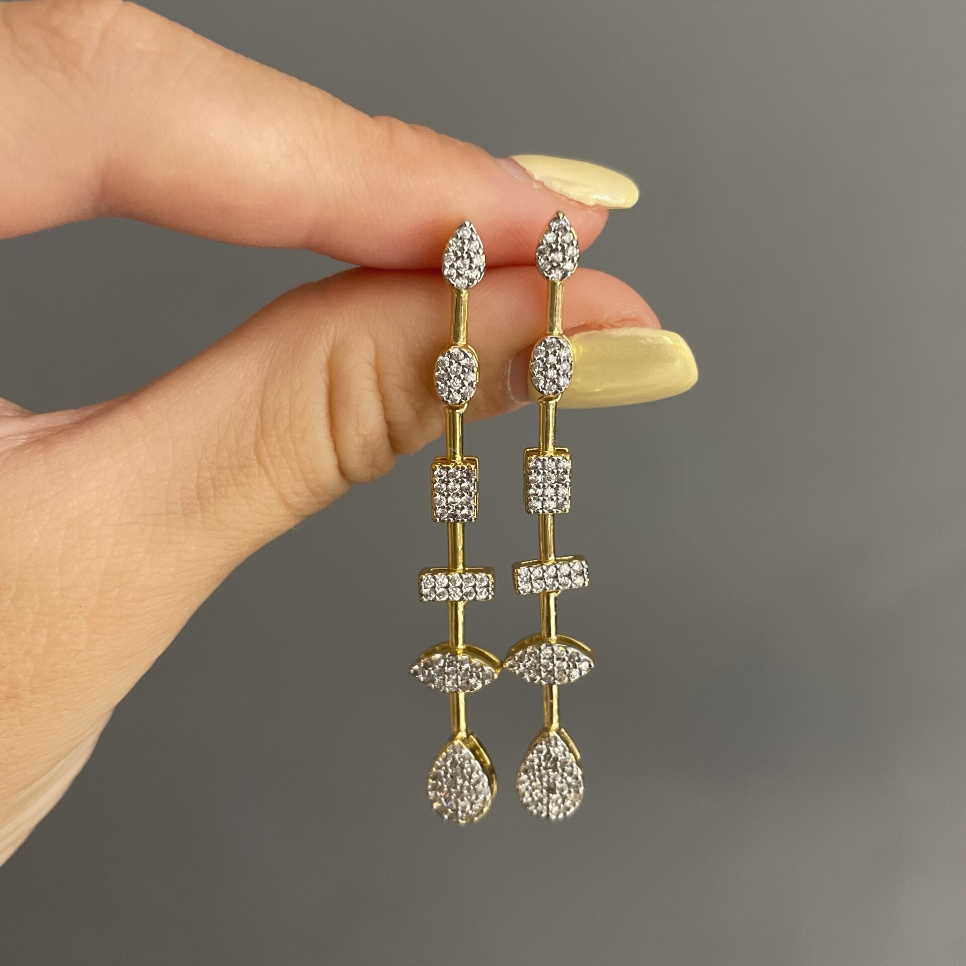 İthal Damla Taş Detaylı Tasarım Küpe Liora