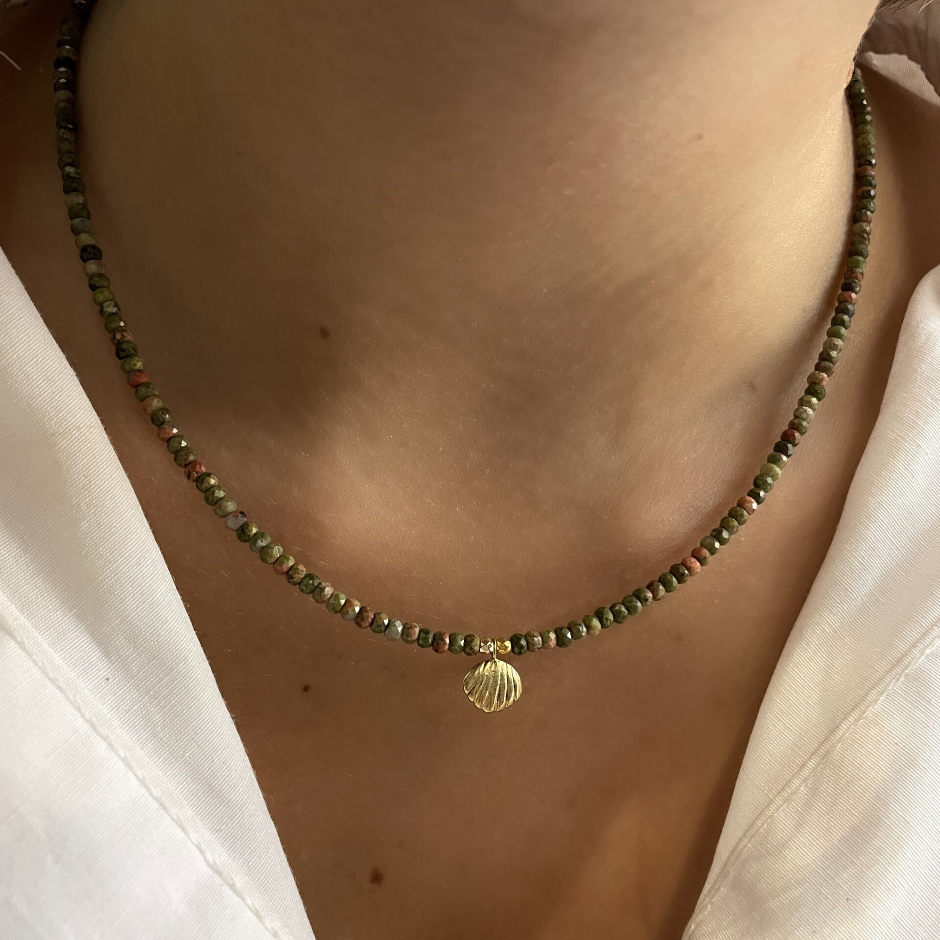 925 Ayar Gümüş Unakit Taşlı Deniz Kabuklu Tasarım Kolye