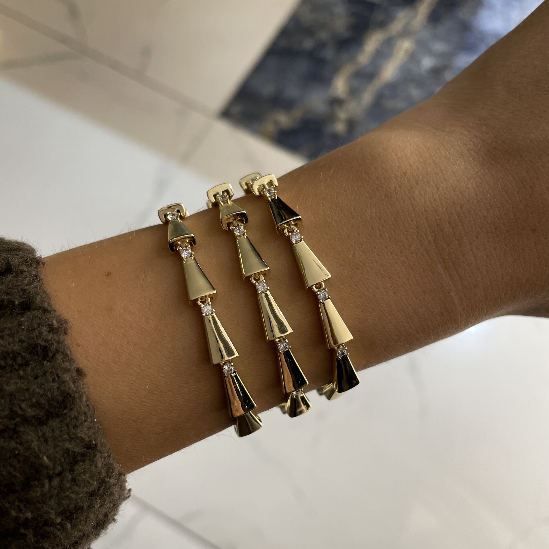 İthal Taşlı Üçgen Tasarımlı Bileklik