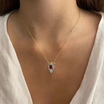 925 Ayar Gümüş Yakut Taşlı Ücgen Model Kolye Venetia