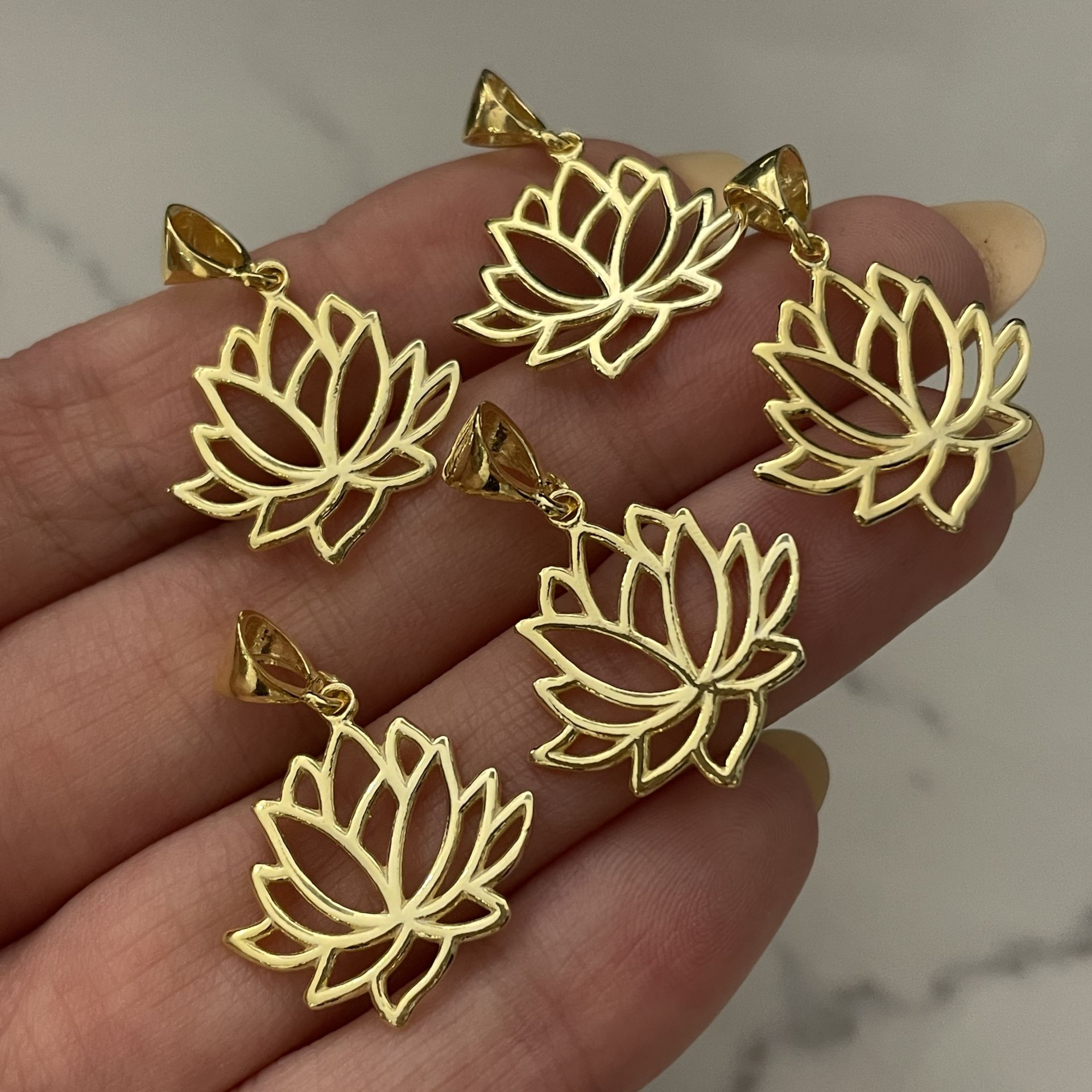 925 Ayar Gümüş Lotus Çiçeği Kolye Ucu Flowa